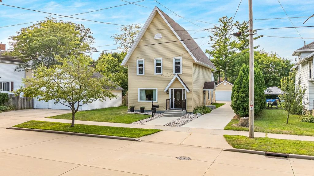 717 Powers Street, OSHKOSH