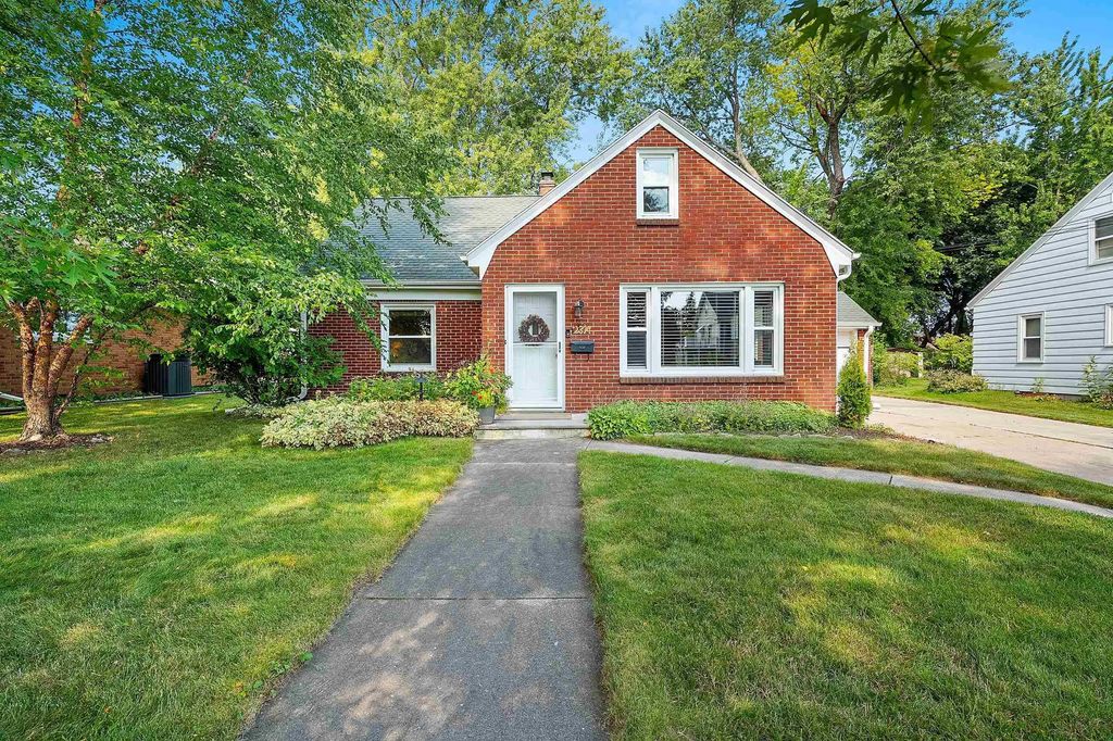 2374 Jourdain Lane, GREEN BAY