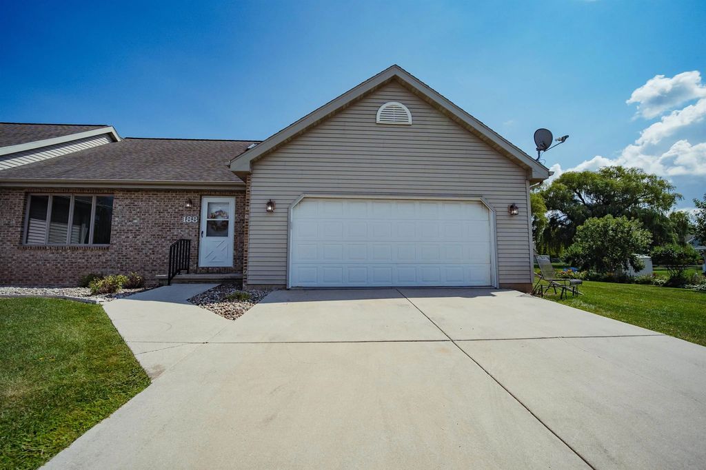 188 E Pioneer Road, FOND DU LAC