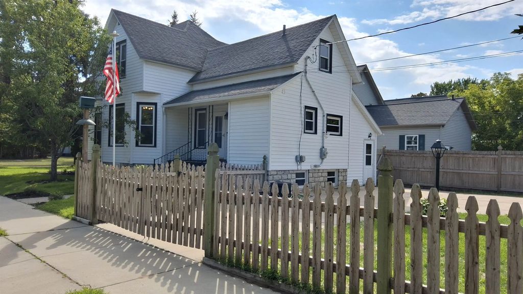 602 Carney Boulevard, MARINETTE