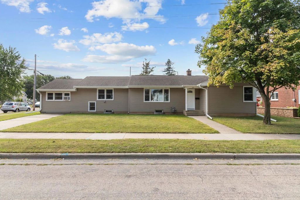 907 W 8th Avenue, OSHKOSH