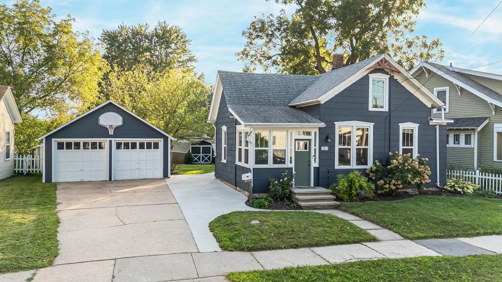 203 W Division Street, KAUKAUNA