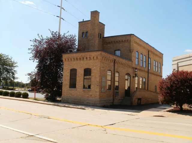 136 Jackson Street, OSHKOSH
