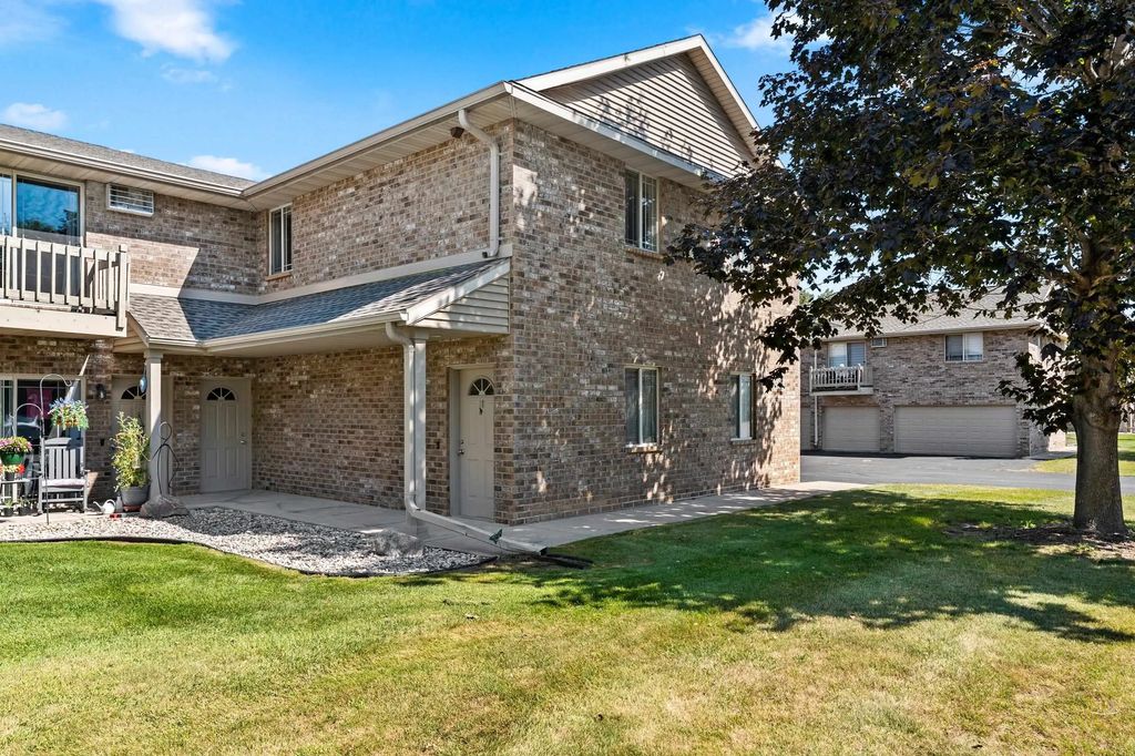 3319 N Casaloma Drive 81, APPLETON