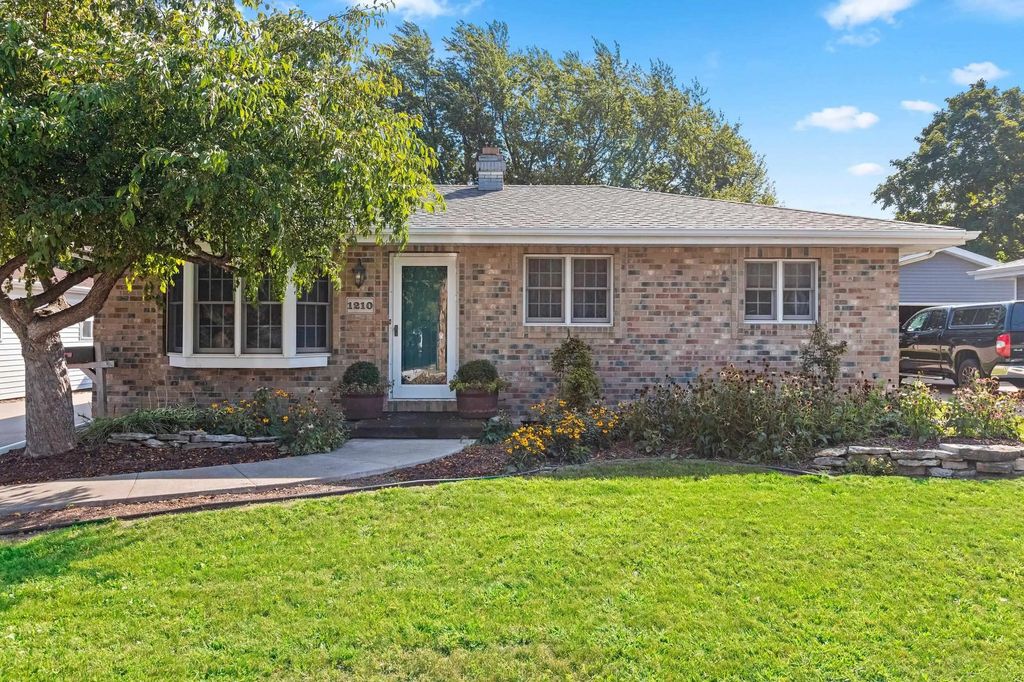 1210 Buchanan Street, LITTLE CHUTE