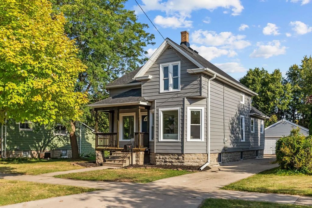 1532 W Bent Avenue, OSHKOSH