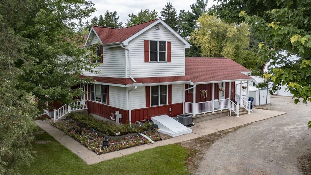E1266 State Road 54, WAUPACA