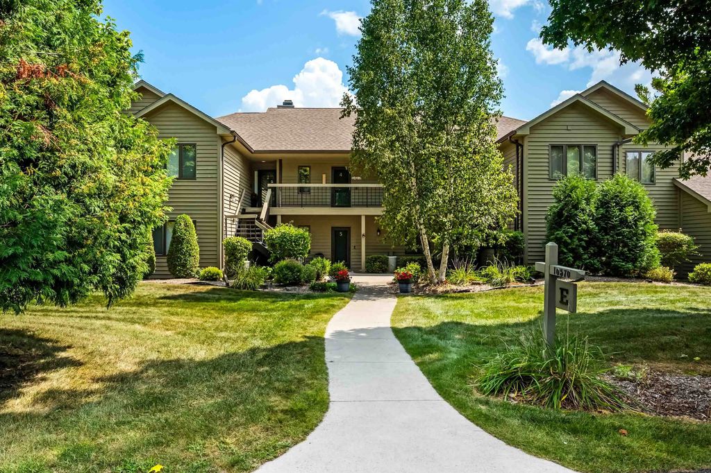 10570 Bay Ridge Place E-4, SISTER BAY