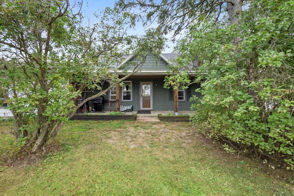 W5223 County Rd 338, WALLACE