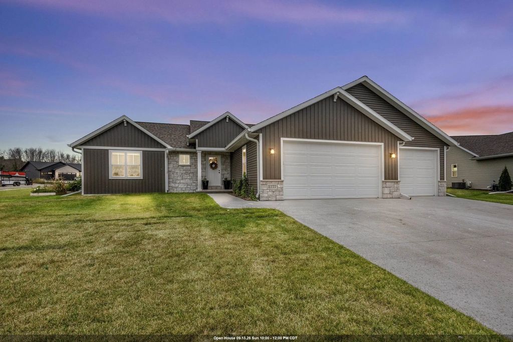 1777 Loyal Drive, NEENAH