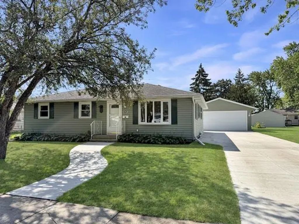 208 State Street, NEENAH