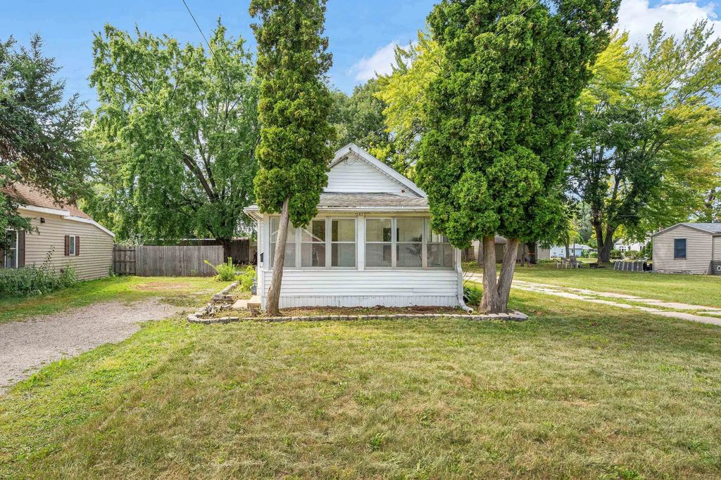 1837 Plymouth Street, OSHKOSH