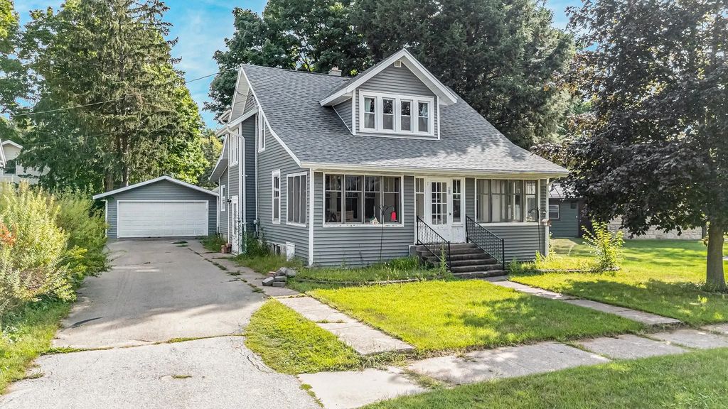 105 E Sumner Street, WEYAUWEGA