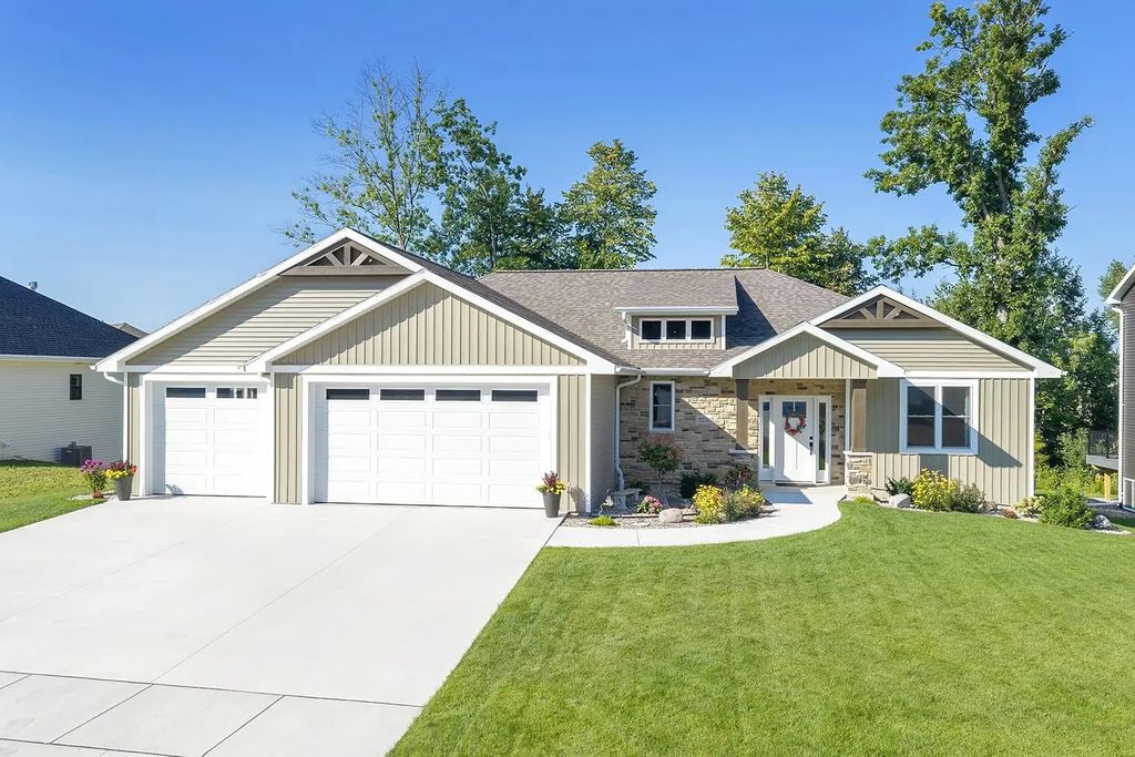 3220 Eclipse Drive, GREEN BAY