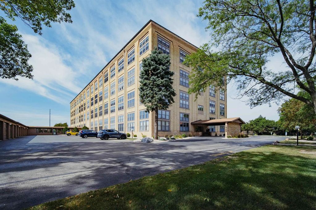 1545 Arboretum Drive 310, OSHKOSH