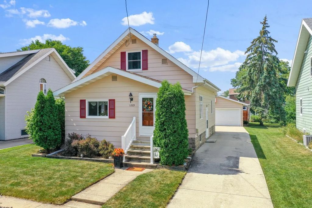 1229 Western Street, OSHKOSH
