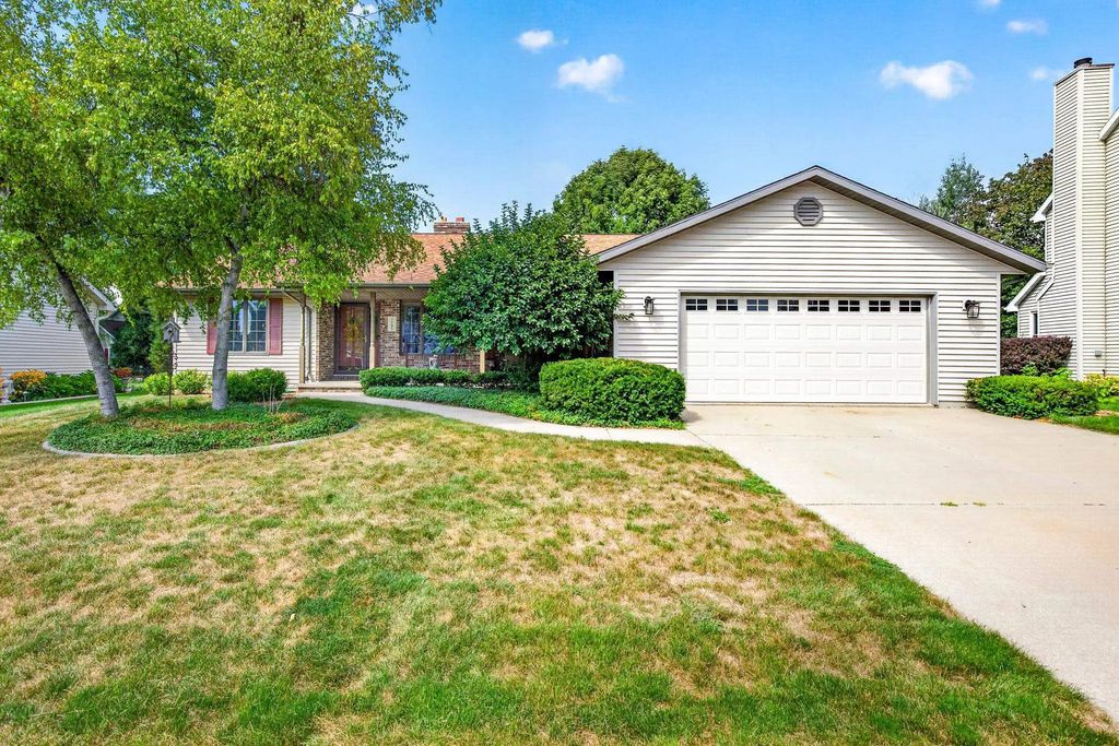 1155 W Cecil Street, NEENAH