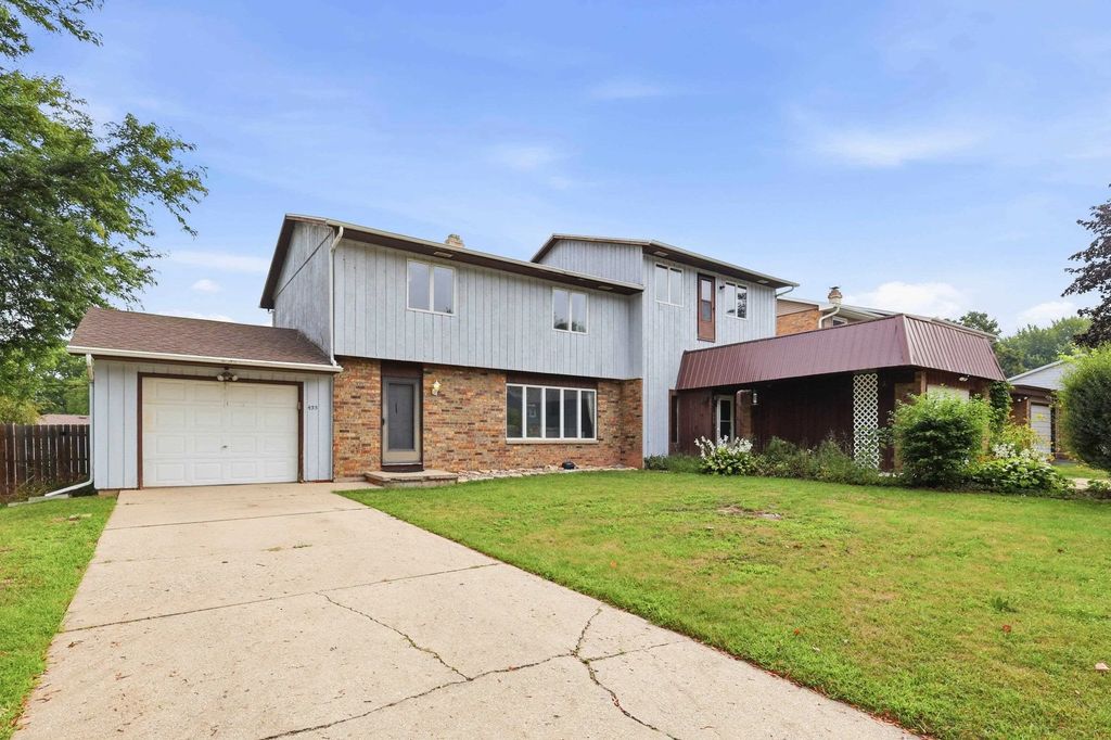 433 N St Bernard Drive, DE PERE
