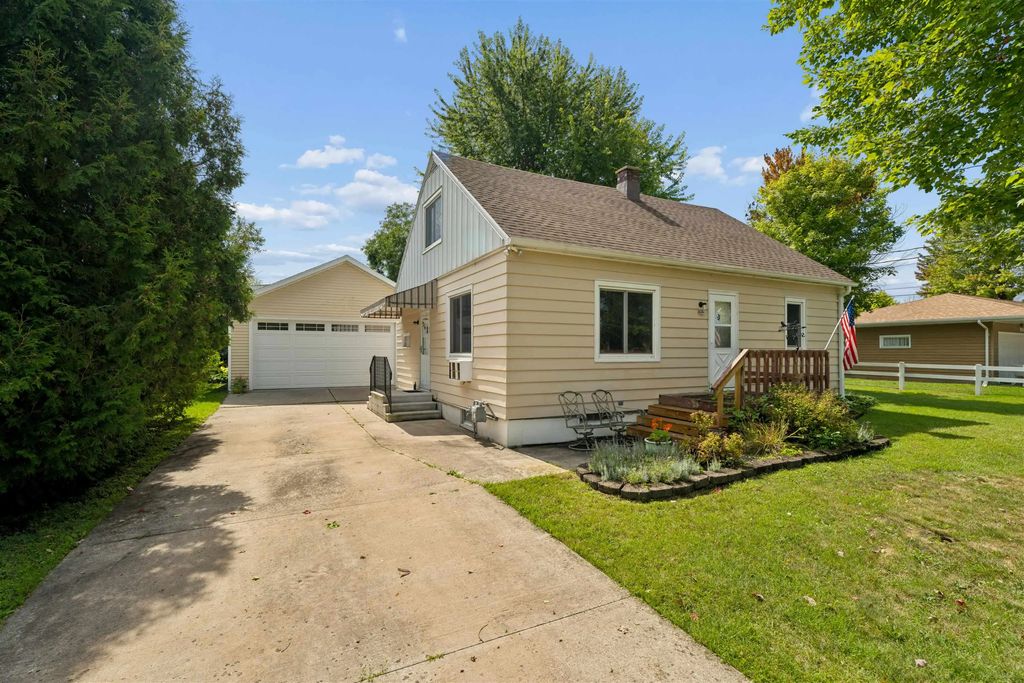 828 W Jennings Street, NEW LONDON