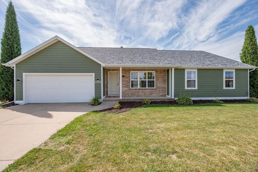 2352 Oak Ridge Circle, DE PERE