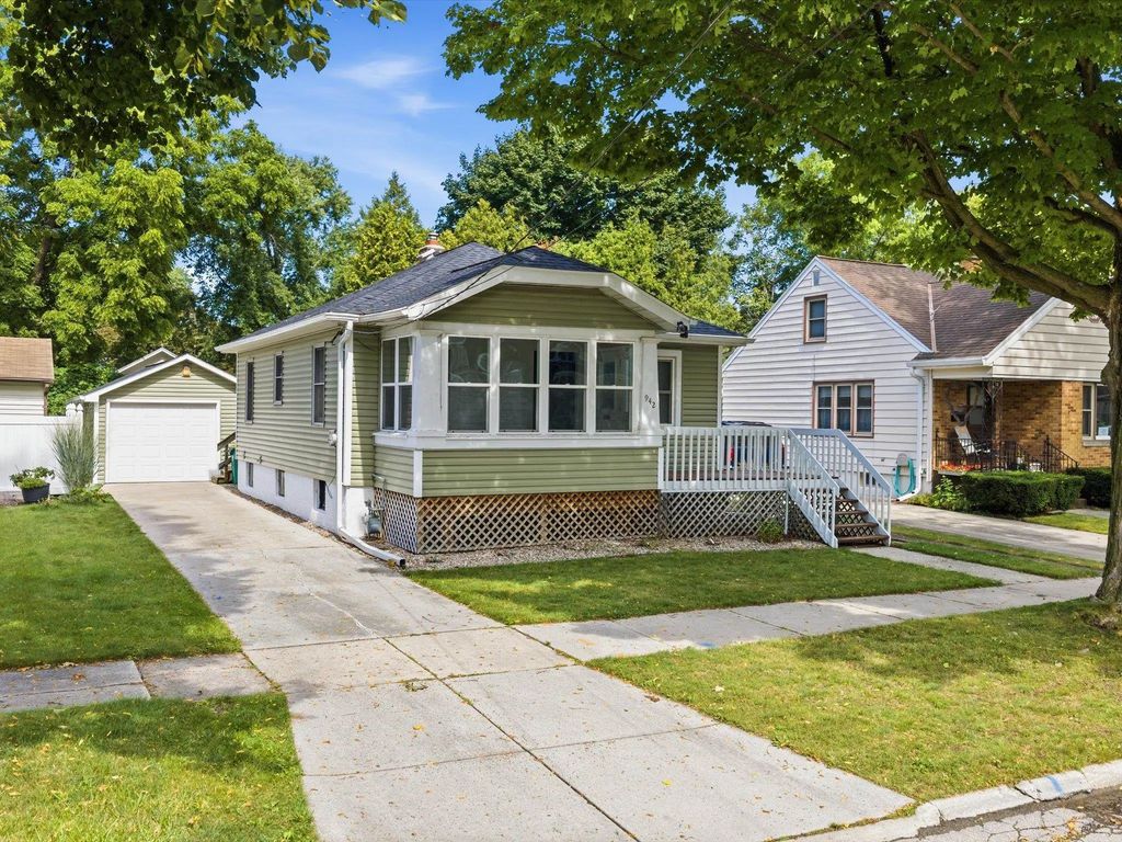 942 Division Street, GREEN BAY