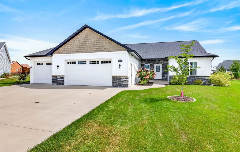 2149 Caroline Court, NEENAH