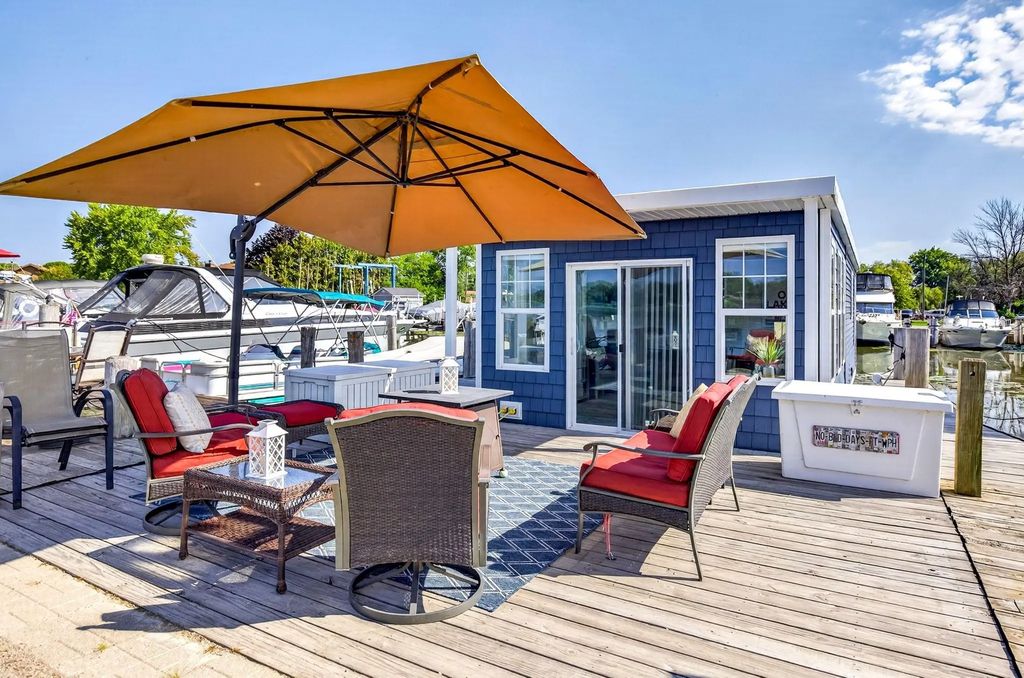 1000 Harbor Point Court #41, WINNECONNE