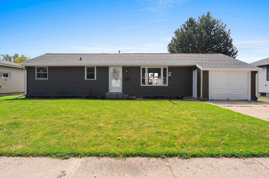 1682 Debra Lane, GREEN BAY