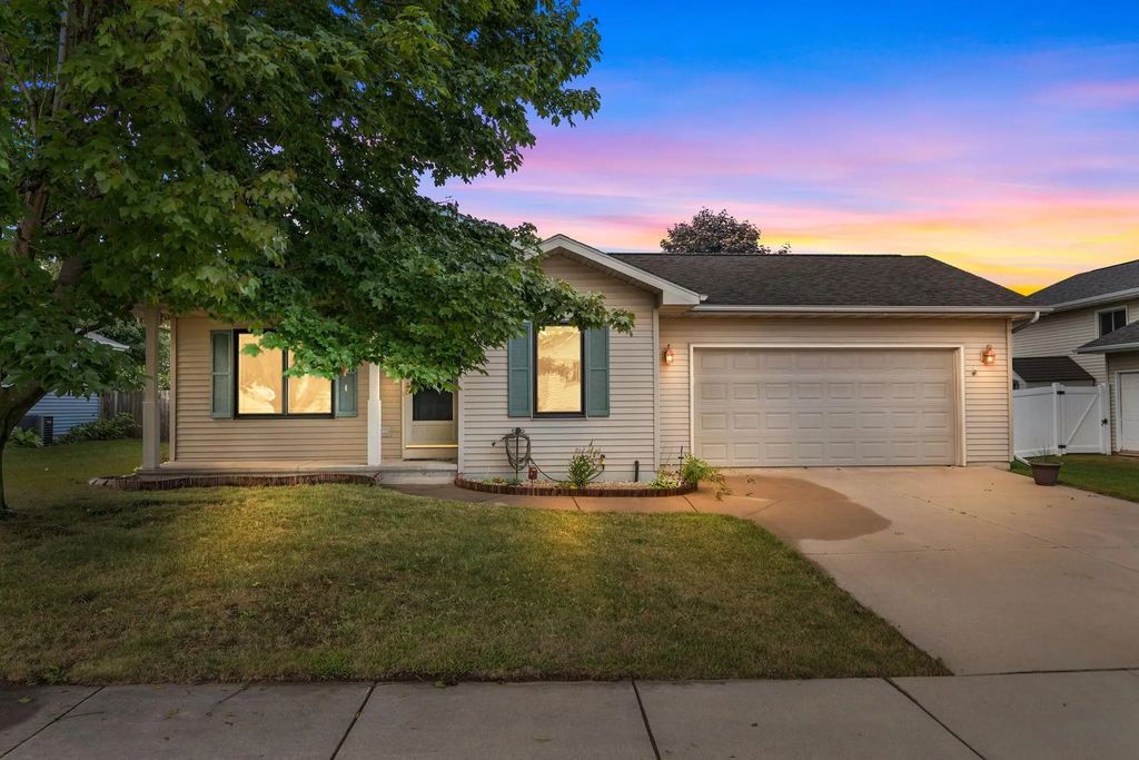 3817 Purple Crest Drive, OSHKOSH