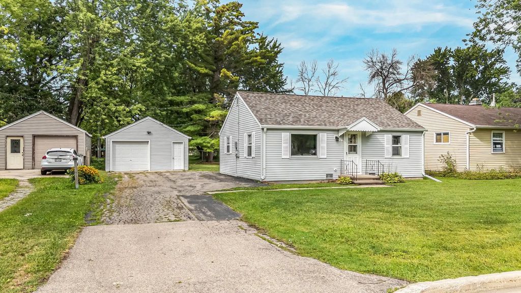 816 Elm Street, WINNECONNE