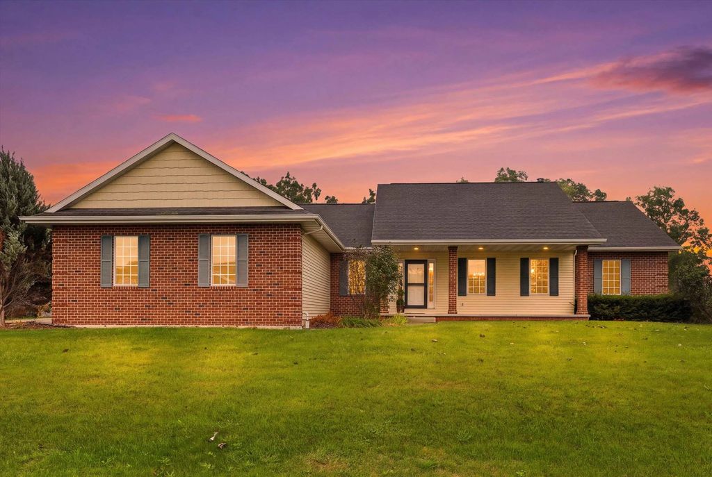 1276 Pemmican Court, NEENAH