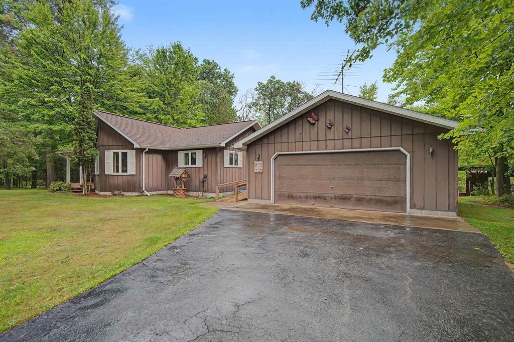 W8860 Haguewood Lane, CRIVITZ