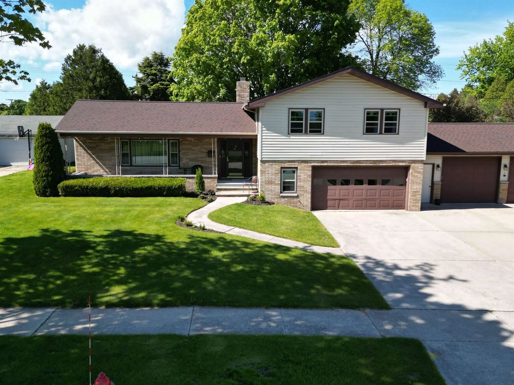 715 Lincoln Street, KEWAUNEE