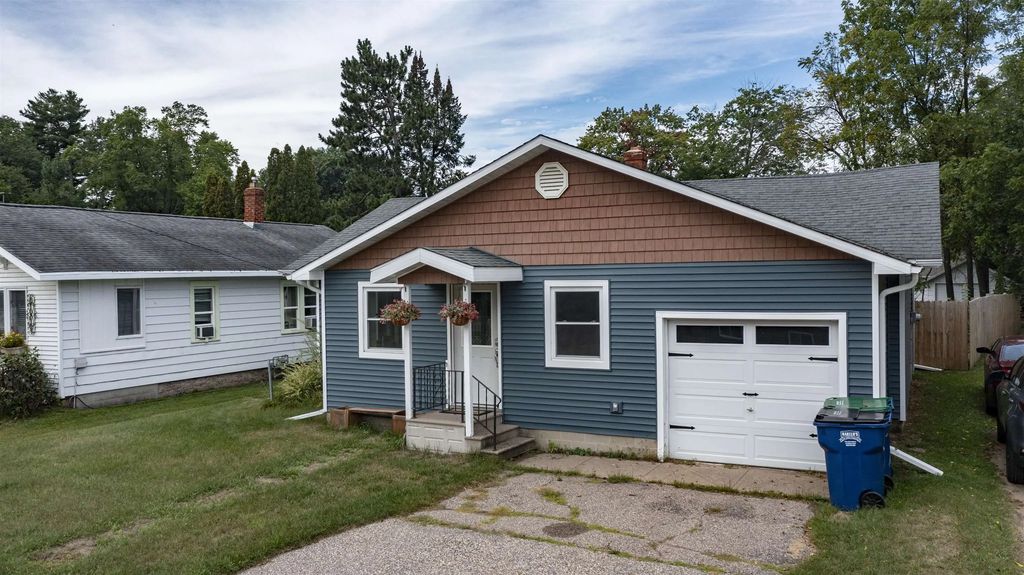 N2741 County Road Qq, WAUPACA