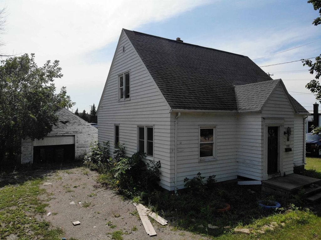 1018 Main Street, NEENAH