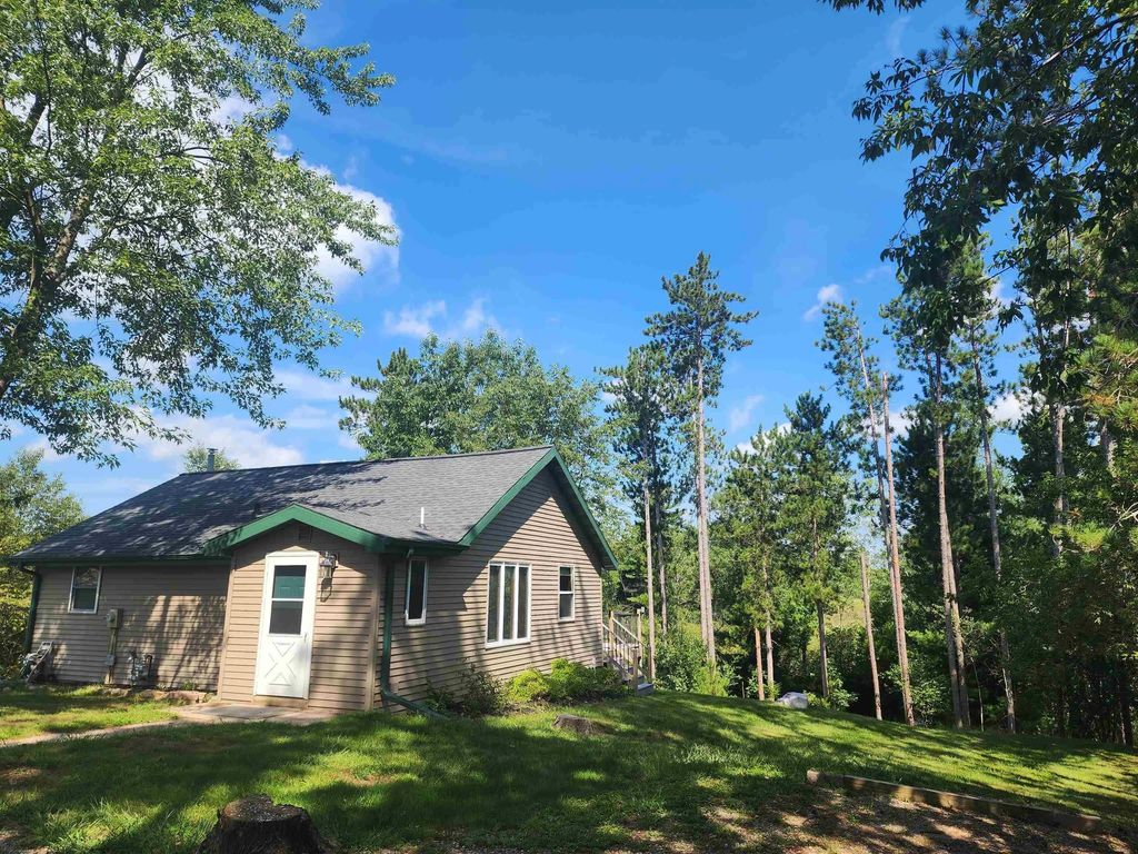 E2024 Waletta Drive, WAUPACA
