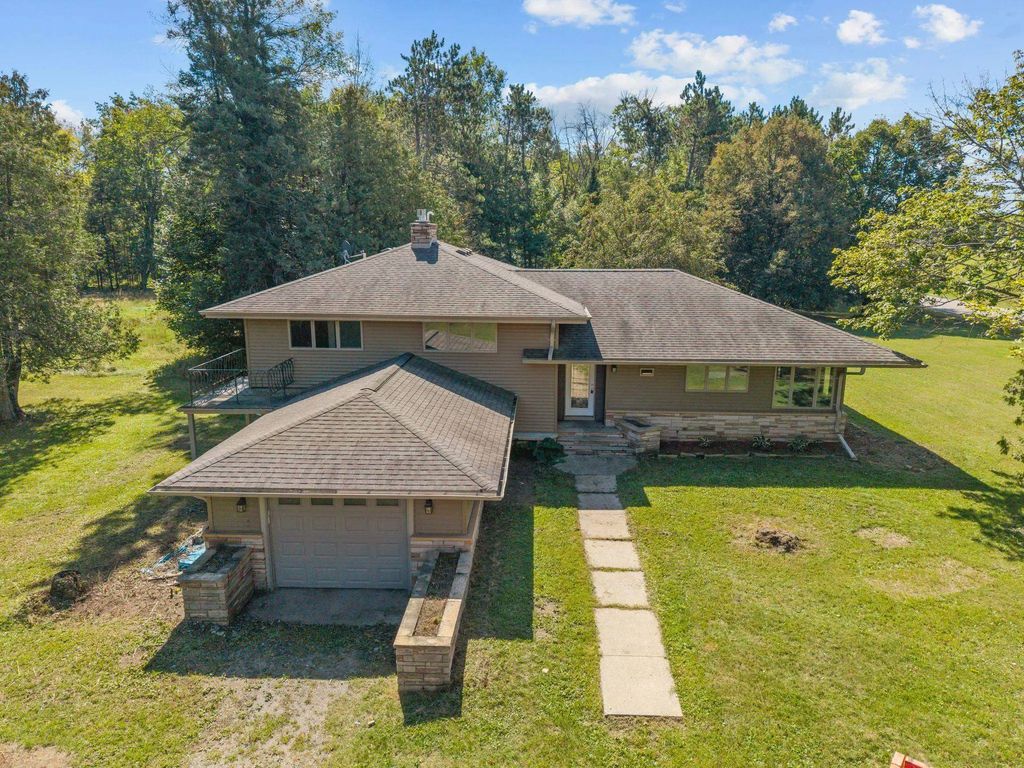 N11822 County Road P, IOLA