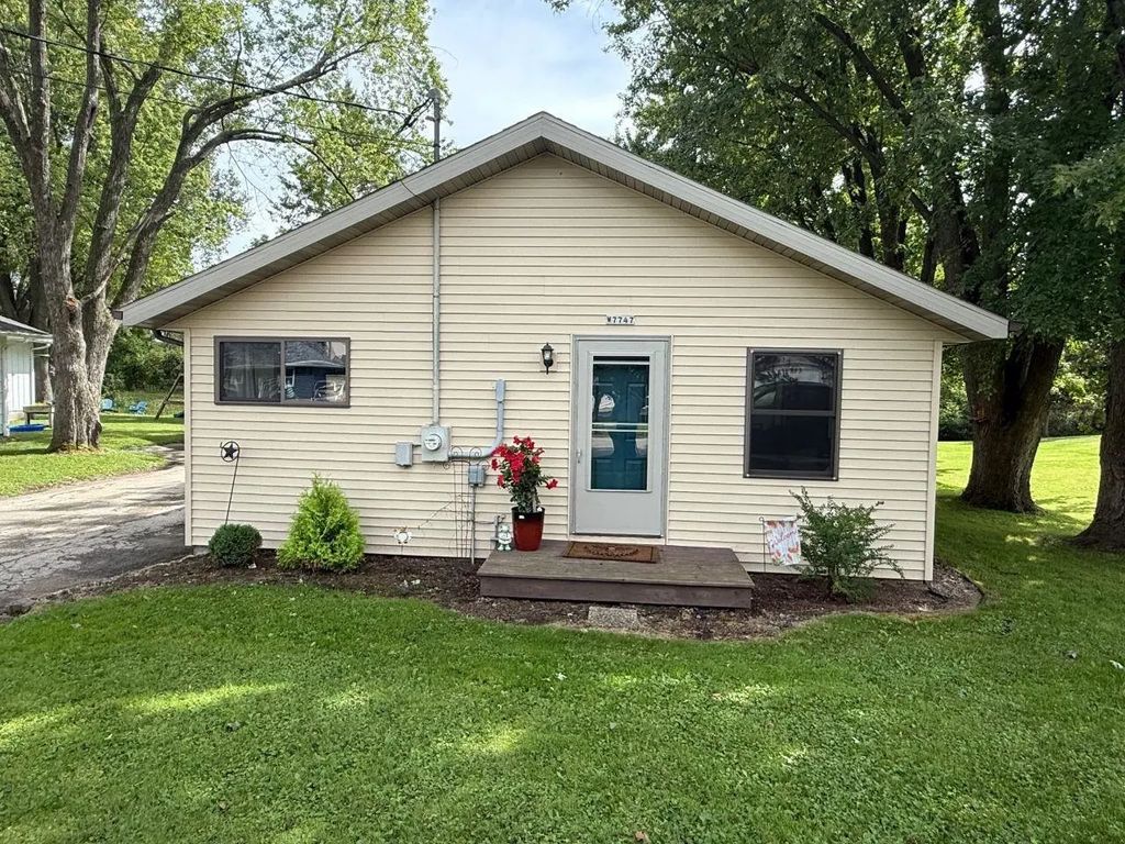 W7747 Railroad Street, SHIOCTON