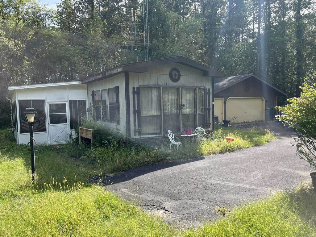 N2290 E Whispering Circle, REDGRANITE