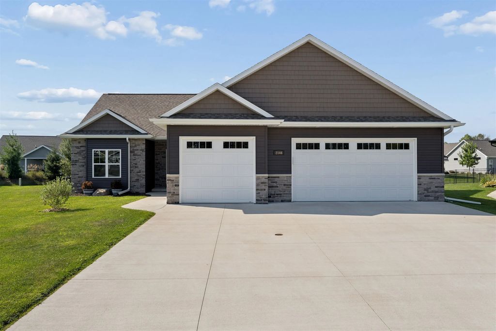 2146 Caroline Court, NEENAH