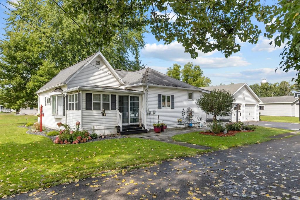 W7712 Railroad Street, SHIOCTON