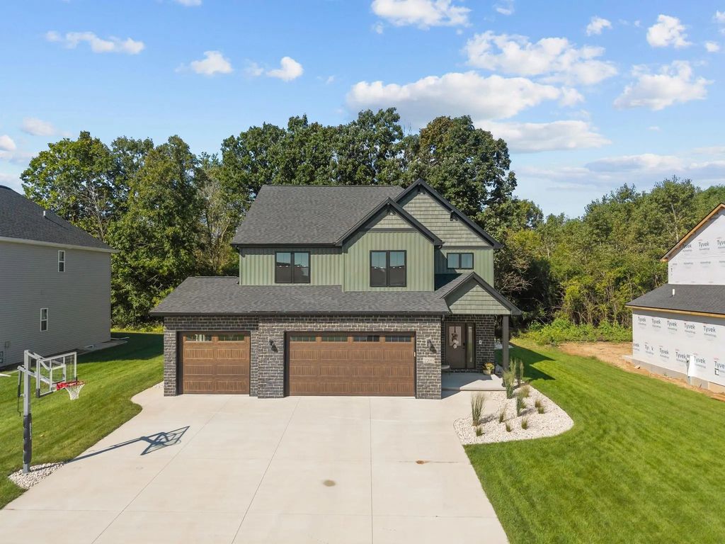 2200 Softwind Road, NEENAH
