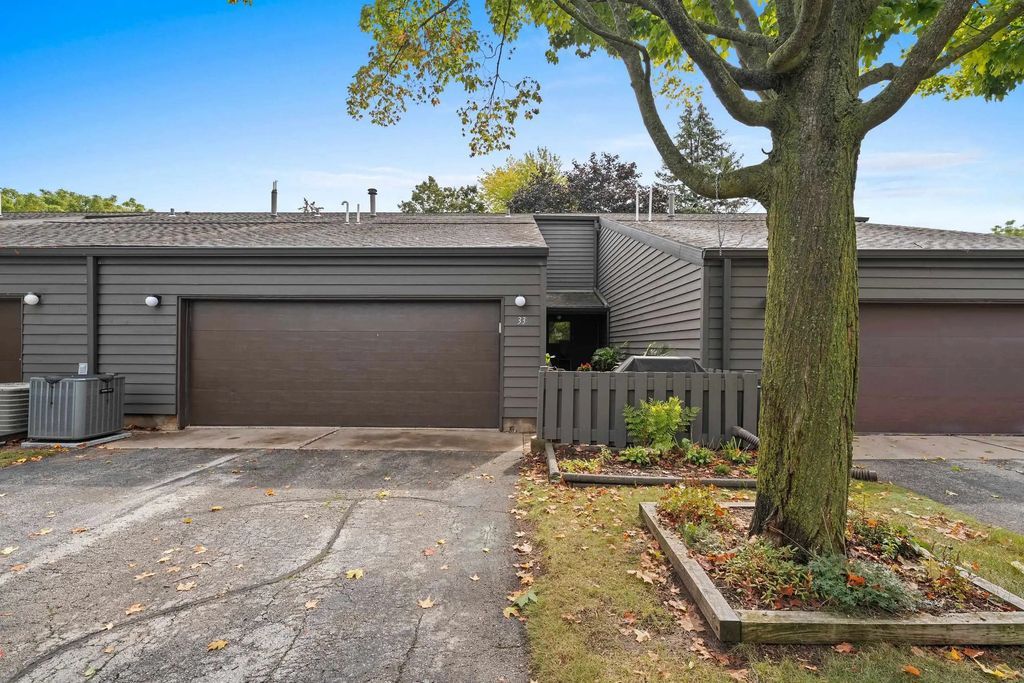 33 Webster Heights Drive, GREEN BAY
