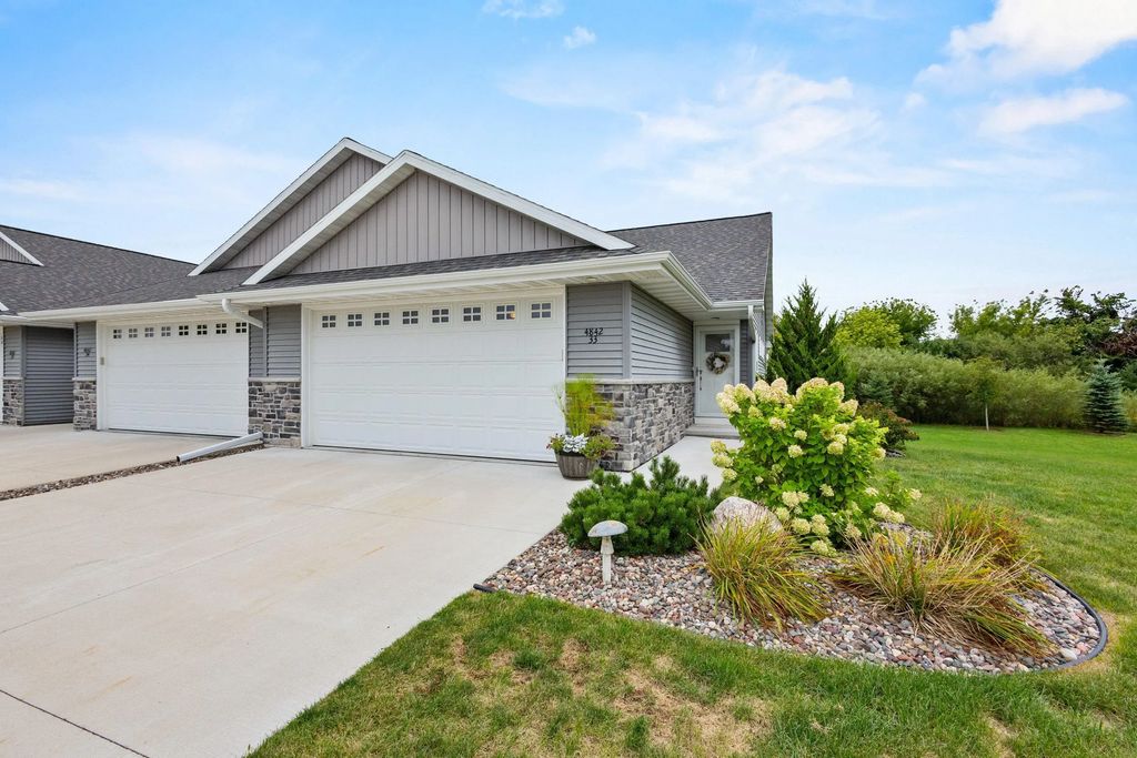 4842 N Marlo Way 33, APPLETON