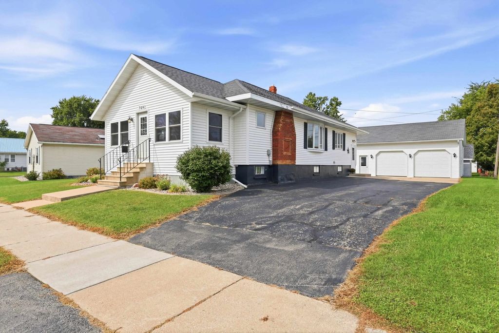 709 W North Water Street, NEW LONDON