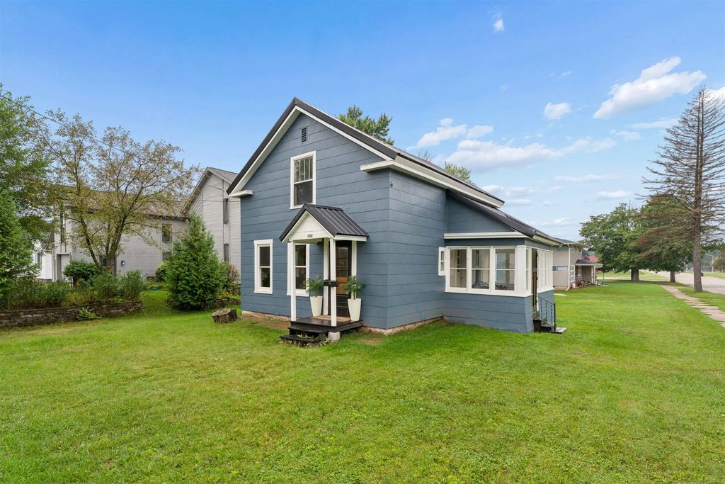 803 Oshkosh Street, NEW LONDON
