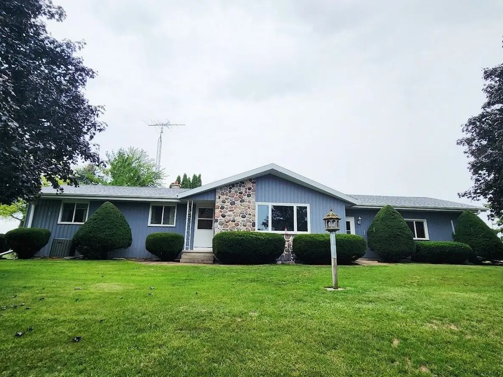 W2998 Ledge Road, MOUNT CALVARY