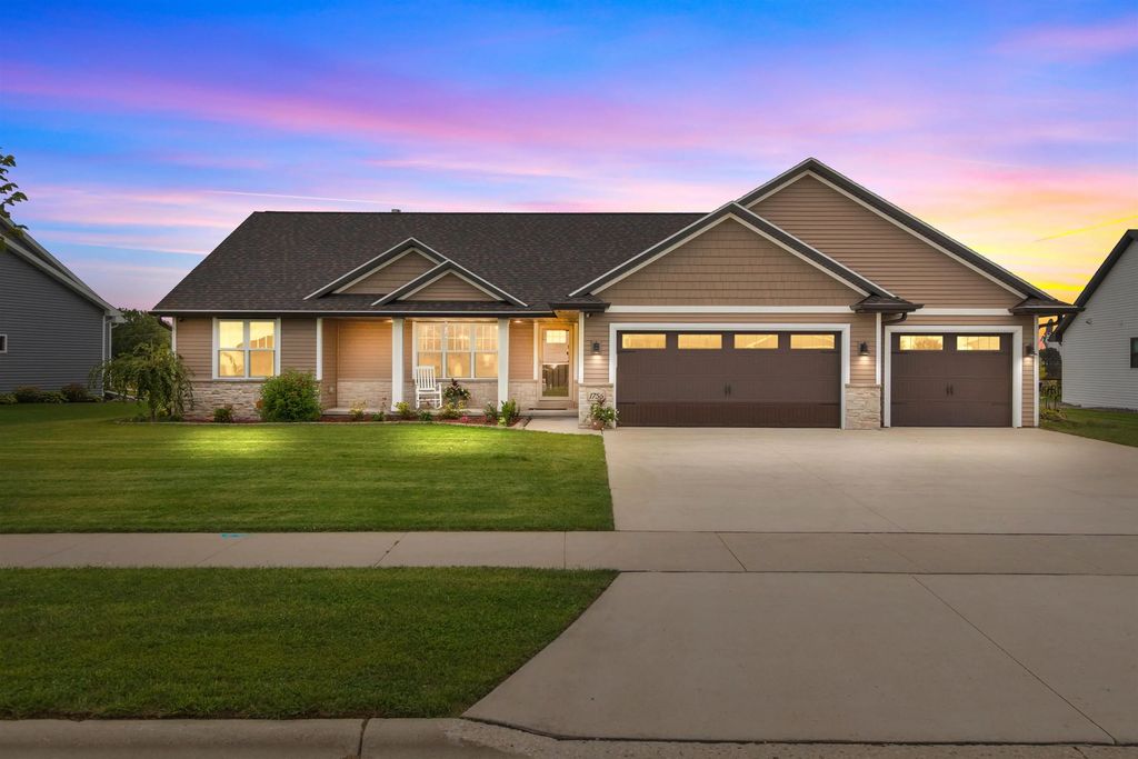 1756 Red Oak Street, GREEN BAY