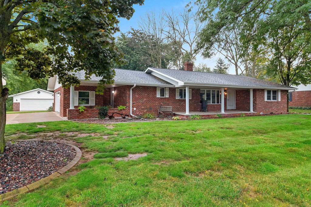 608 Woodside Drive, SEYMOUR