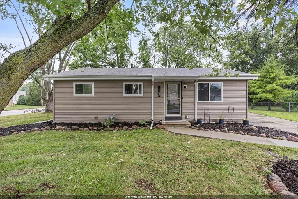 1200 Fieldcrest Drive, MENASHA